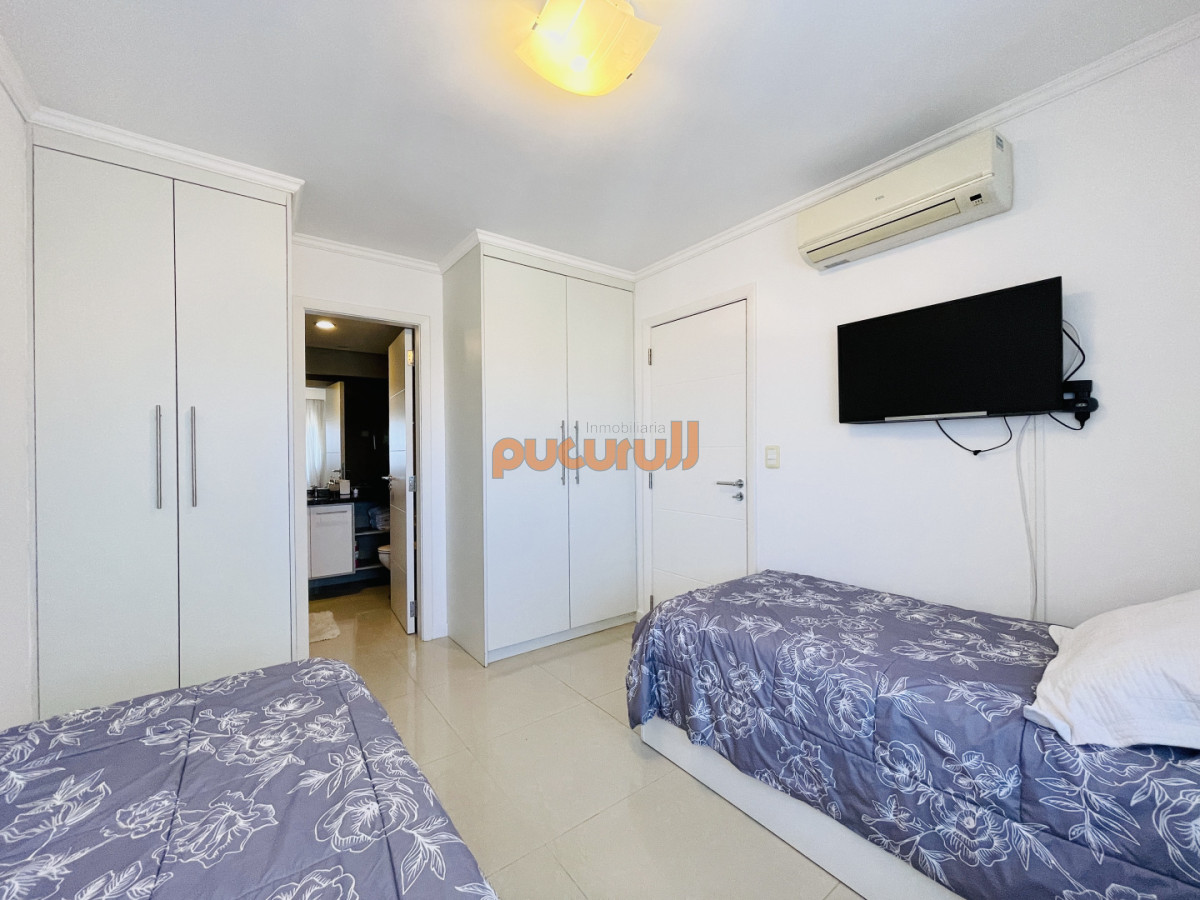 Apartamento ID.2715 - Moderno Apartamento de 2 Dormitorios en Venta, Playa Mansa 