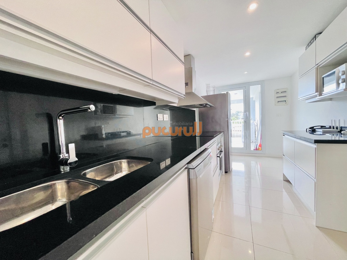 Apartamento ID.1781 - Apartamento de 3 Dormitorios y Parrillero Frente al Mar, Playa Mansa