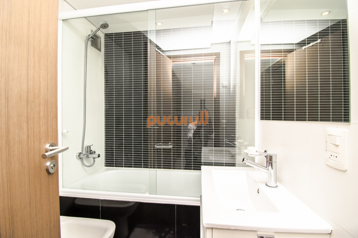 Apartamento ID.2280 - Apartamento de 3 Dormitorios + Dependencia y Parrillero en Frente a Playa Brava, Punta del Este