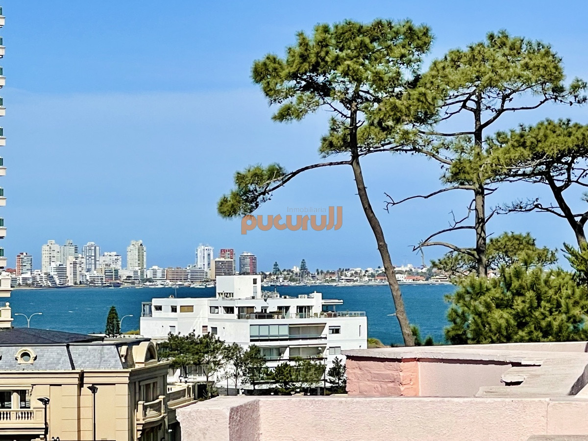 Apartamento ID.1927 - Penthouse de 3 Dormitorios y Terraza Parrillero a metros de Playa Mansa
