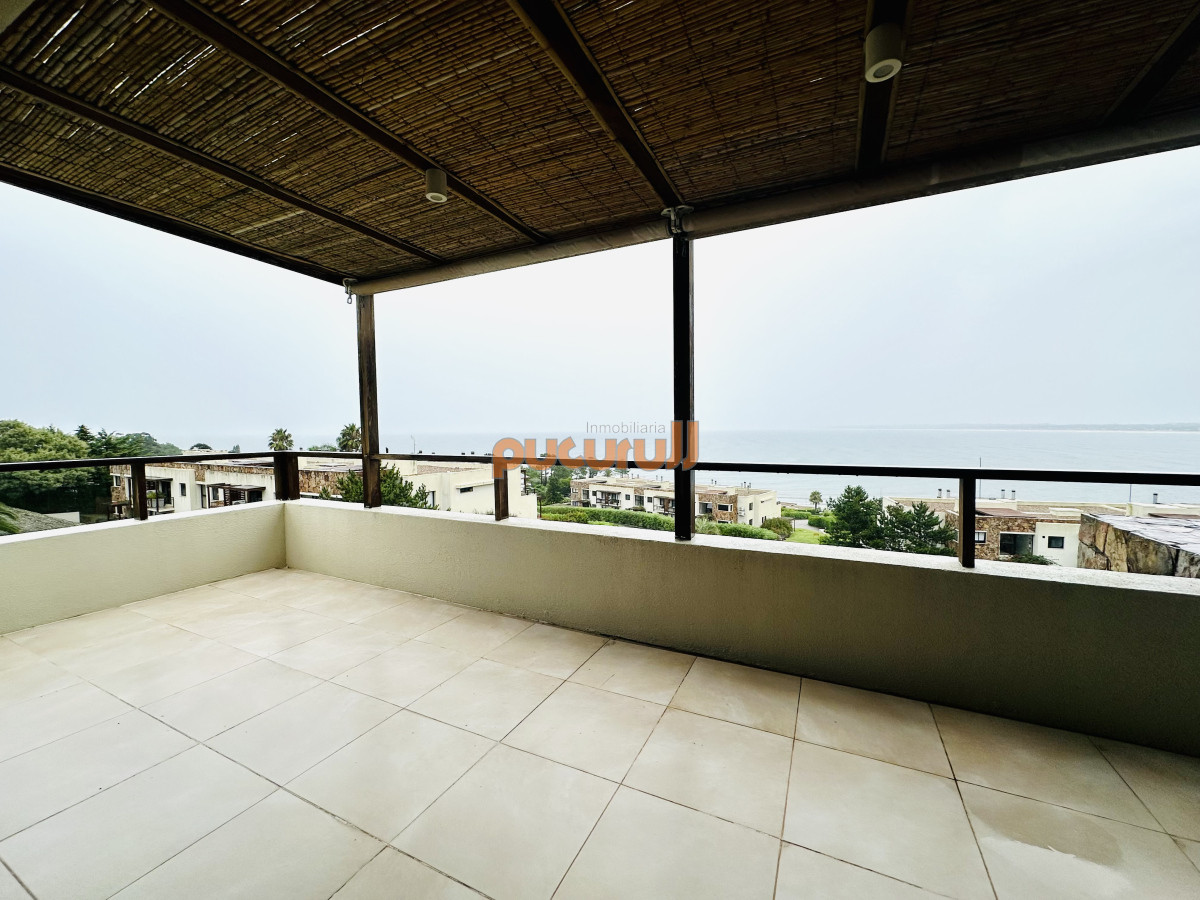 Apartamento ID.2634 - Excelente y amplio departamento duplex en venta de 3 dormitorios mas dependencia con parrillero, Punta Ballena