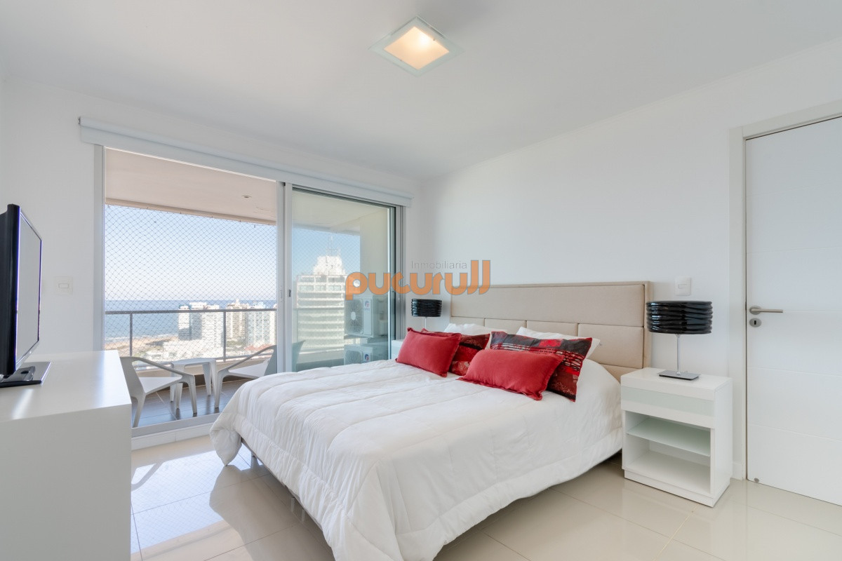 Apartamento ID.2336 - Apartamento de 2 Dormitorios en Playa Brava con Vista al Mar - Venta