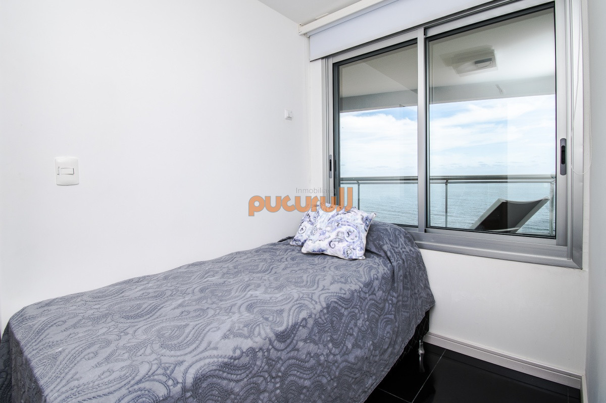 Apartamento ID.2280 - Apartamento de 3 Dormitorios + Dependencia y Parrillero en Frente a Playa Brava, Punta del Este