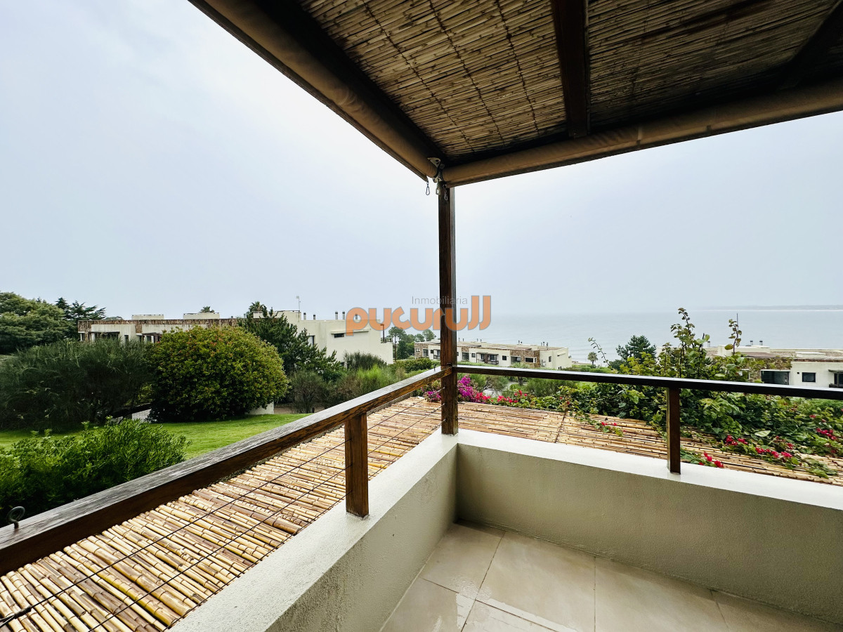 Apartamento ID.2634 - Excelente y amplio departamento duplex en venta de 3 dormitorios mas dependencia con parrillero, Punta Ballena