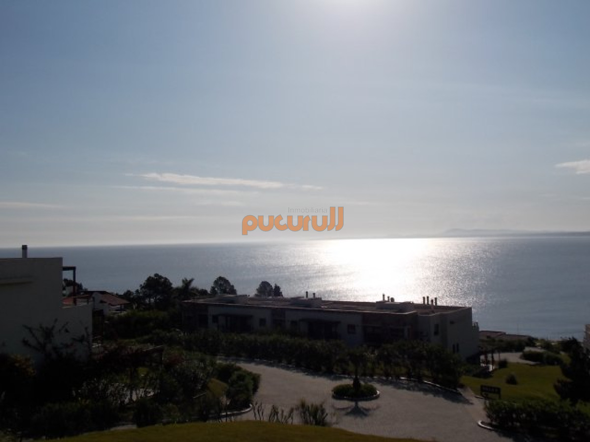 Apartamento ID.2634 - Excelente y amplio departamento duplex en venta de 3 dormitorios mas dependencia con parrillero, Punta Ballena