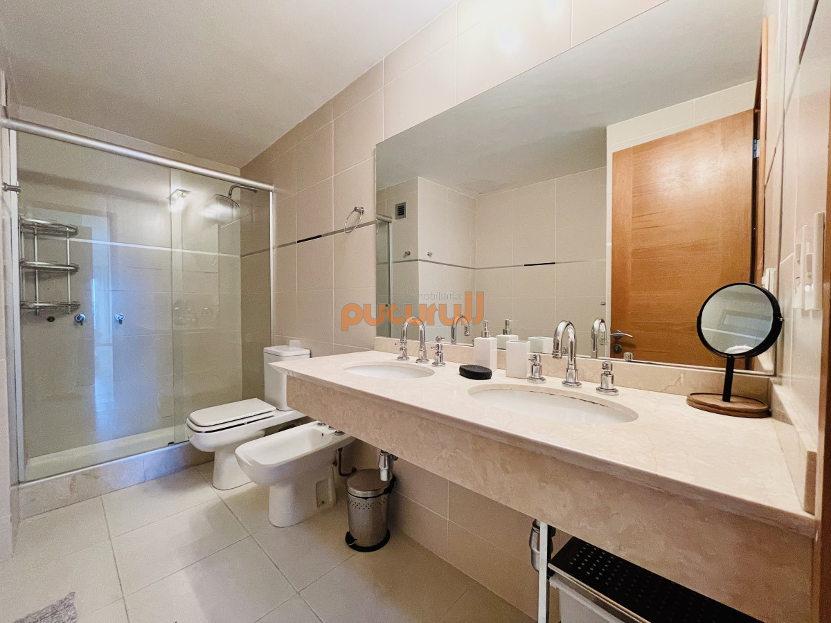 Apartamento ID.2281 - Excelente Apartamento de 2 Dormitorios con Vista al Mar, Playa Mansa