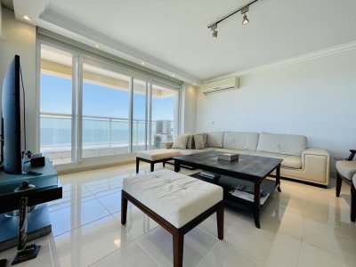 Alquiler temporario de excelente apartamento en torre Le Jardin de Playa Mansa, Punta del Este