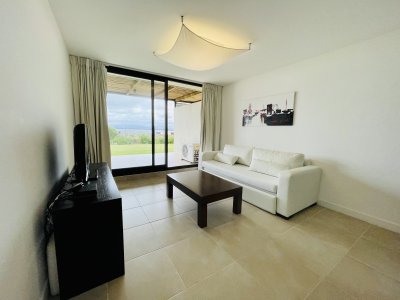 Alquiler temporario de apartamento de un dormitorio con parrillero y jardín, Punta Ballena