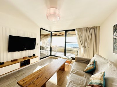 Alquiler temporario de apartamento con la mejor ubicación del complejo, unidad de dos dormitorios con parrillero de uso exclusivo, Punta Ballena