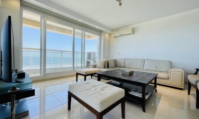 Alquiler temporario de excelente apartamento en torre Le Jardin de Playa Mansa, Punta del Este