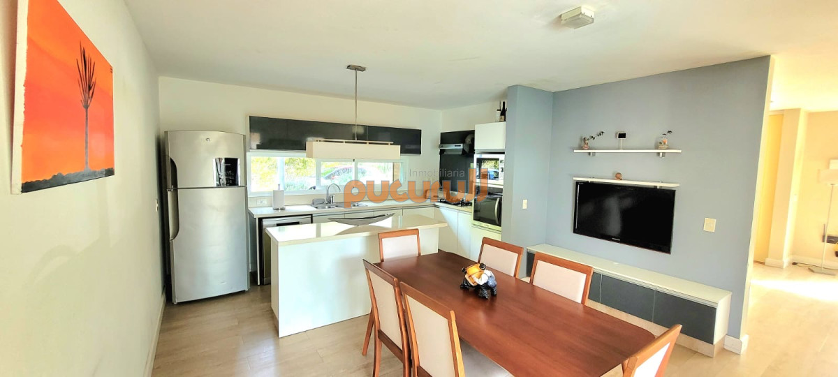 Casa ID.2677 - Casa moderna de 5 dormitorios y Piscina Climatizada en Punta del Este