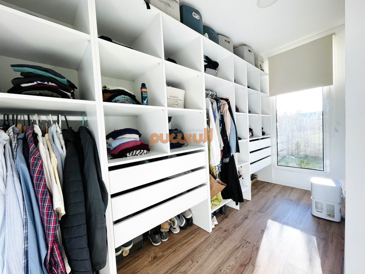 Casa ID.2577 - Moderna Casa de 4 Dormitorios, Piscina Climatizada y Parrillero en Punta Ballena, Barrio Semi Privado