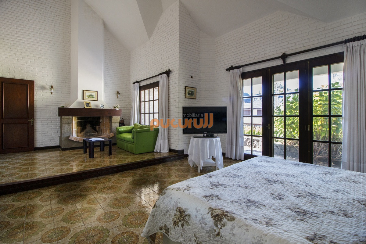 Casa ID.3094 - Venta de Casa de 4 Dormitorios y Piscina con gran parque en Playa Mansa, Punta del Este