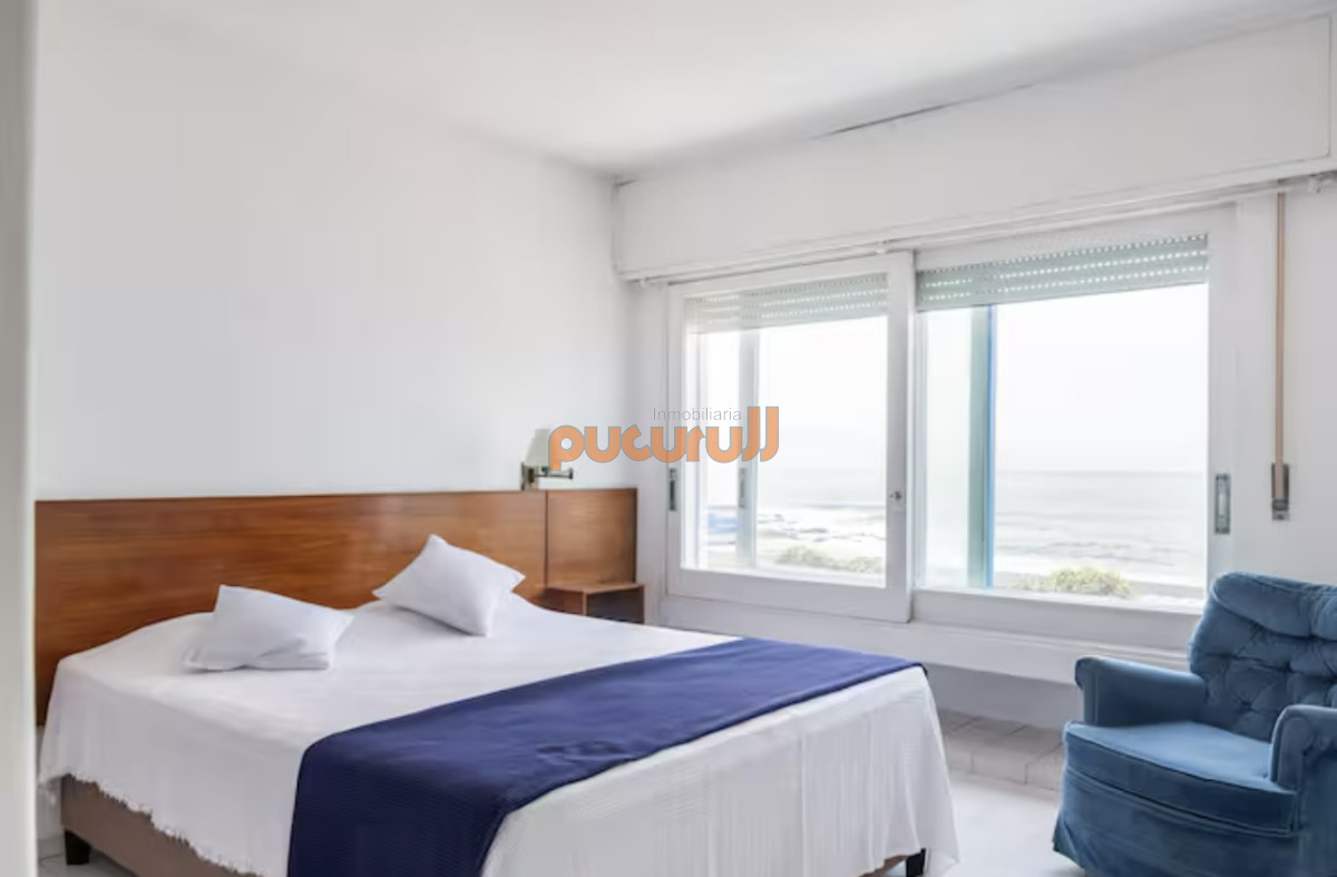 Casa ID.2889 - Gran Casa en Venta sobre el Mar de 5 Dormitorios y Dependencia en Península, Punta del Este