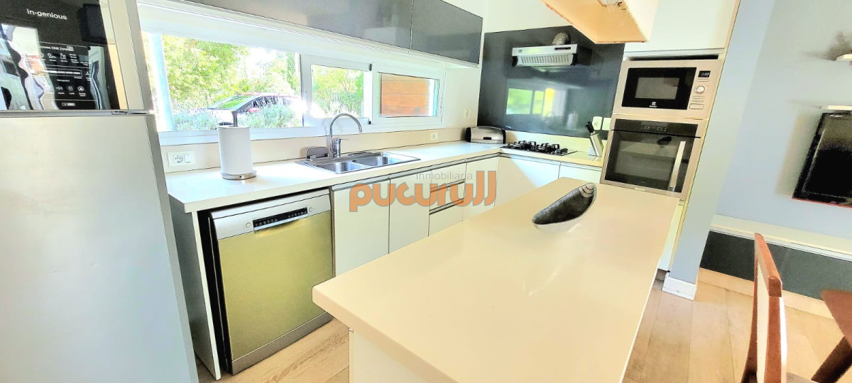 Casa ID.2677 - Casa moderna de 5 dormitorios y Piscina Climatizada en Punta del Este