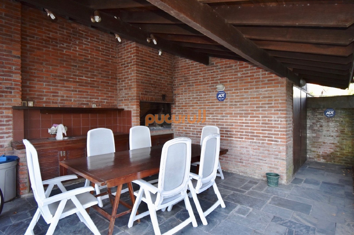 Casa ID.2273 - Excelente Casa de 4 Dormitorios en Playa Mansa - Punta del Este