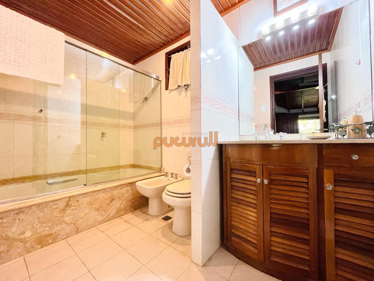 Casa ID.2273 - Excelente Casa de 4 Dormitorios en Playa Mansa - Punta del Este