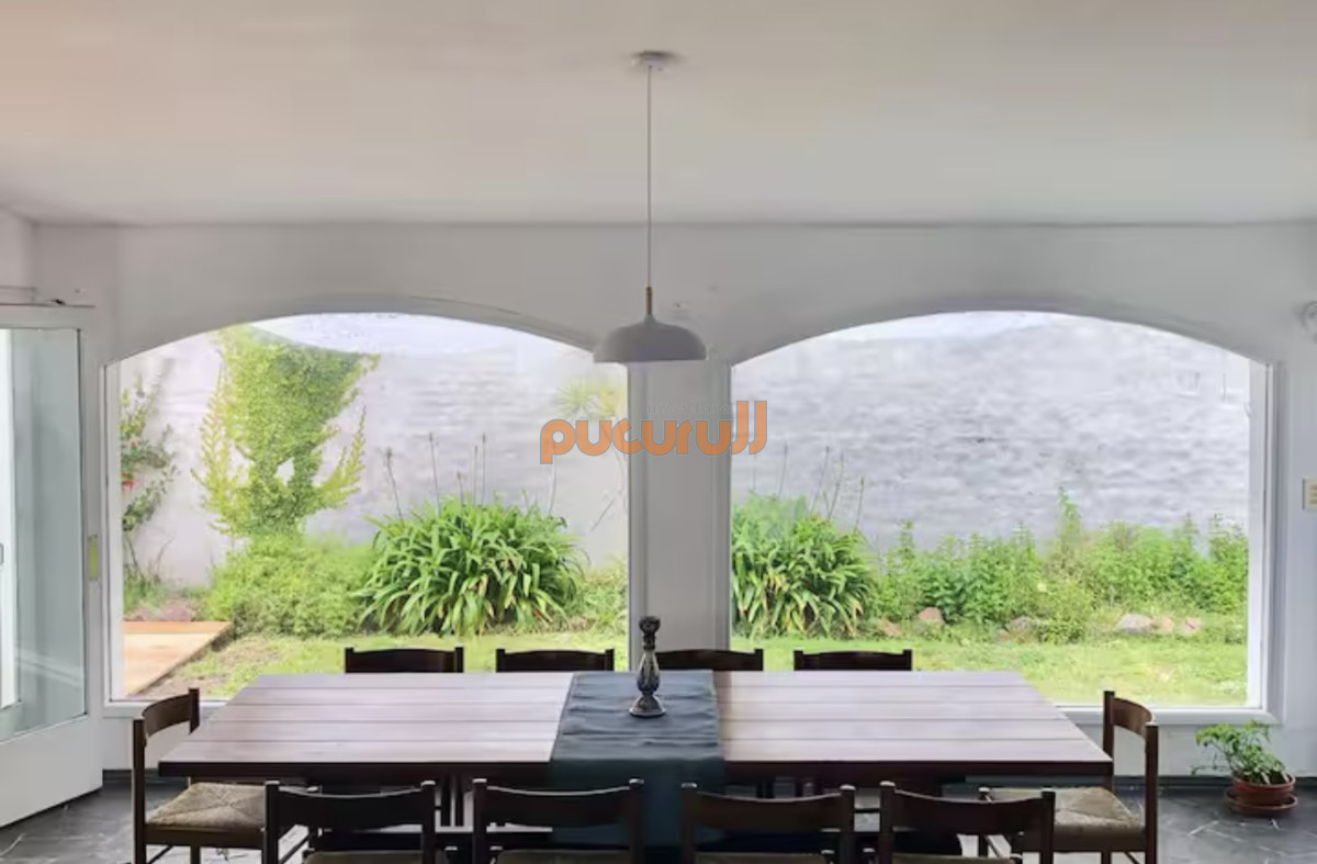 Casa ID.2889 - Gran Casa en Venta sobre el Mar de 5 Dormitorios y Dependencia en Península, Punta del Este