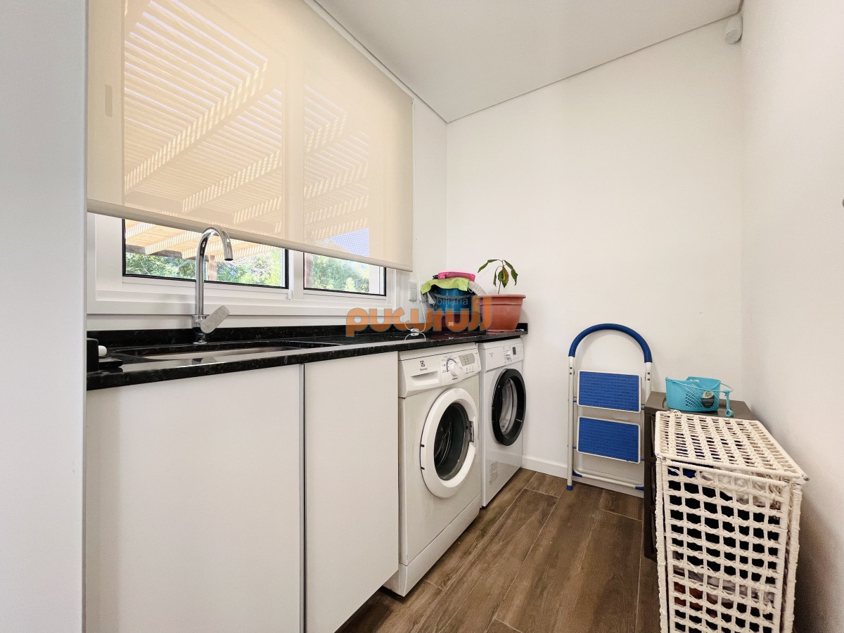 Casa ID.2577 - Moderna Casa de 4 Dormitorios, Piscina Climatizada y Parrillero en Punta Ballena, Barrio Semi Privado