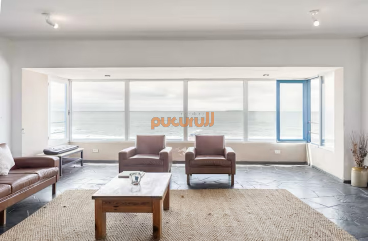 Casa ID.2889 - Gran Casa en Venta sobre el Mar de 5 Dormitorios y Dependencia en Península, Punta del Este