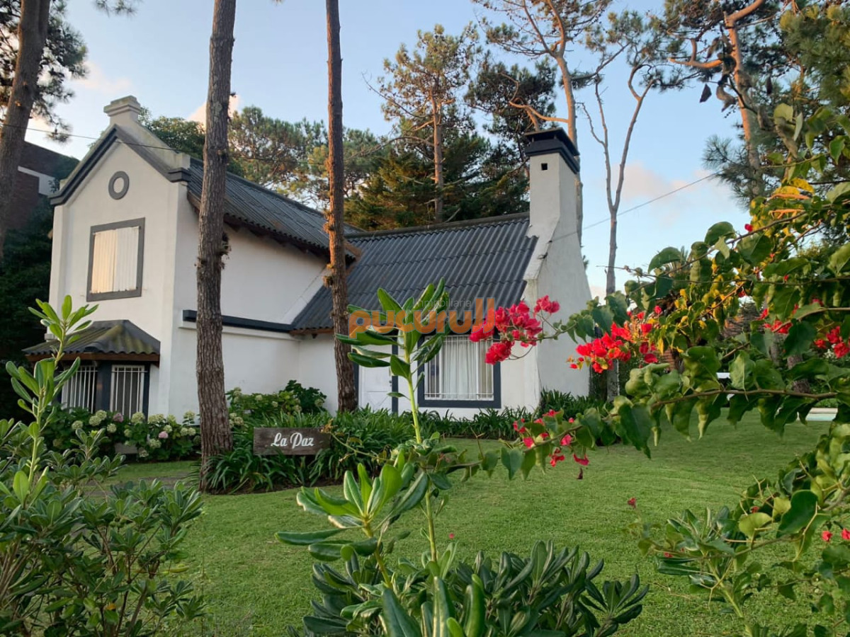 Casa ID.2678 - Casa de 3 Dormitorios más Dependencia y Piscina, en Aidy Grill Punta del Este, Ubicada a pasos del Mar