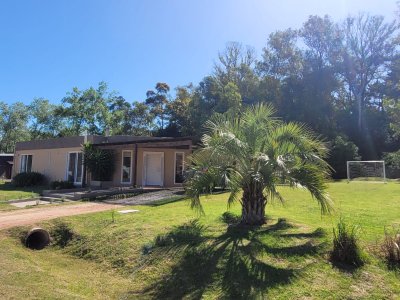 Casa de 3 Dormitorios con piscina en barrio cerrado, entre Punta Ballena y Maldonado