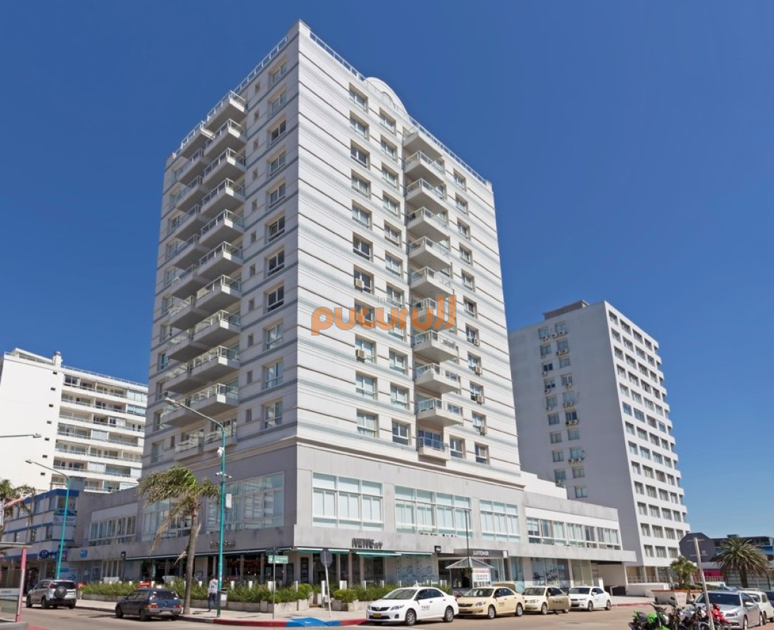Apartamento ID.2712 - Venta de apartamento de 2 Dormitorios en el corazón de la Península, Torre con servicios