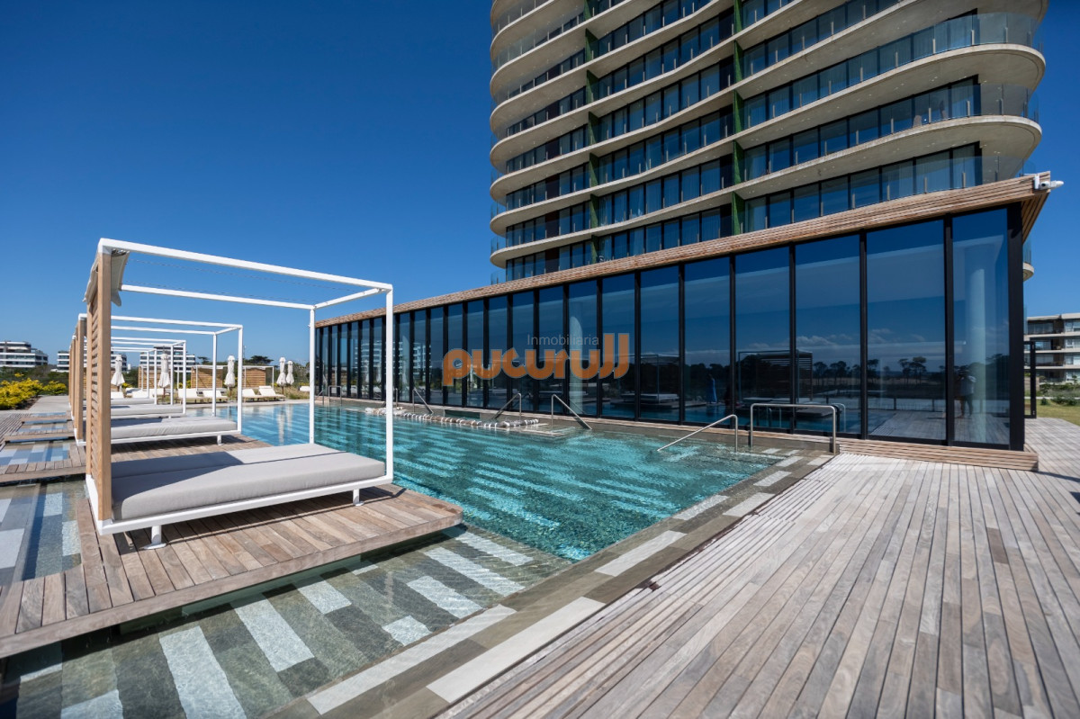 Apartamento ID.3000 - Espectacular Apartamento de 2 Dormitorios y Medio, piso alto, Torre Surfside, Punta del Este