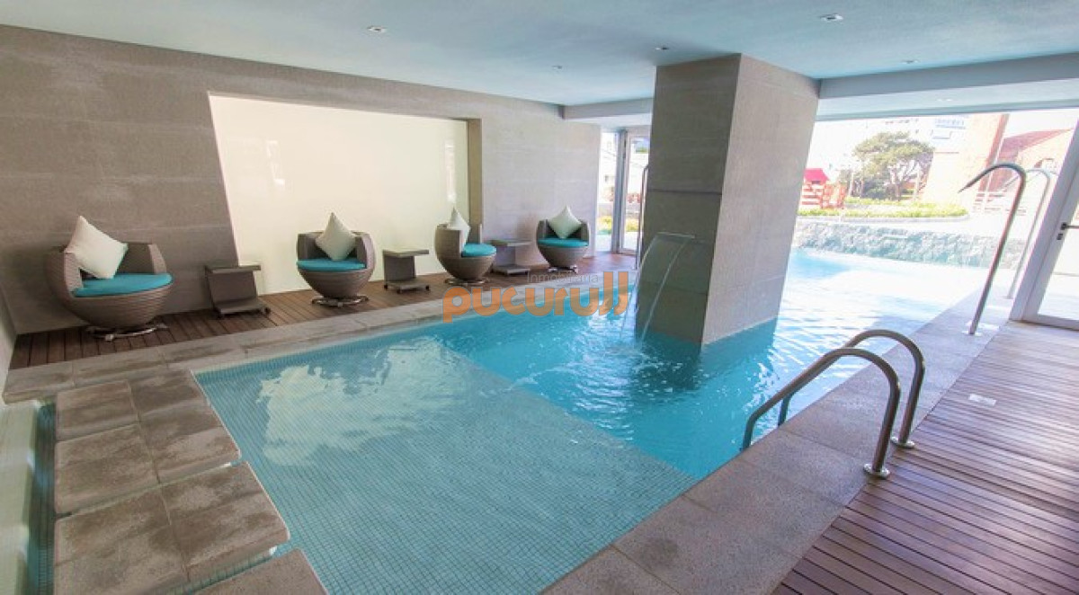 Apartamento ID.2336 - Apartamento de 2 Dormitorios en Playa Brava con Vista al Mar - Venta