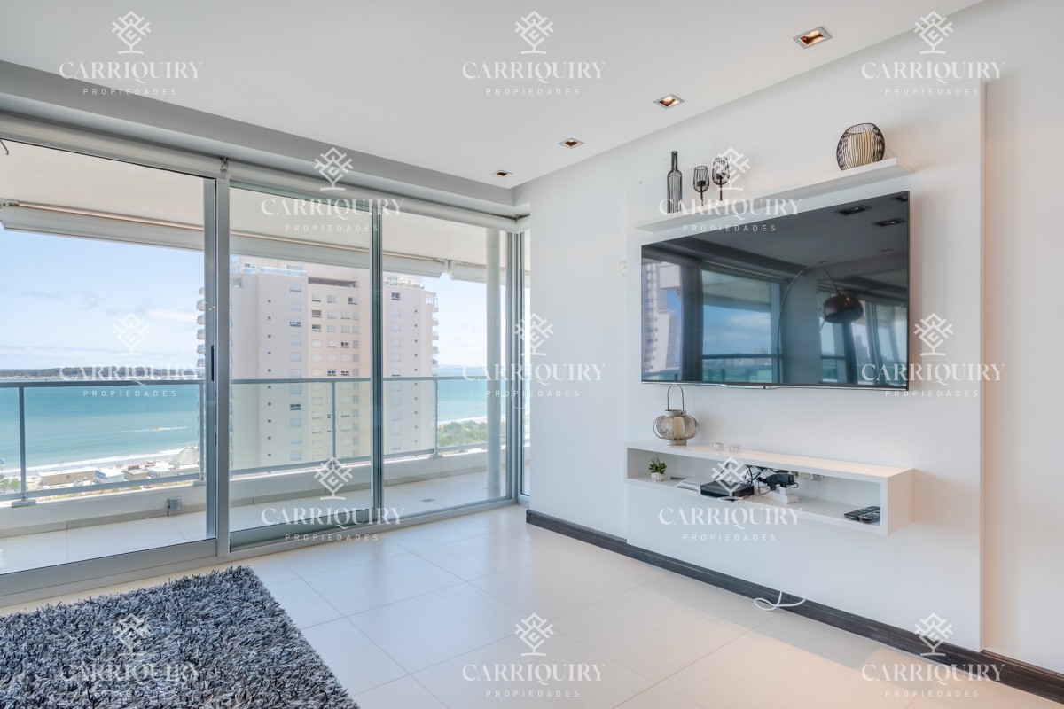 Apartamento ID.5507 - Venta de Excelente Apartamento de 3 Dormitorios con Vista al Mar, Playa Mansa, Punta del Este