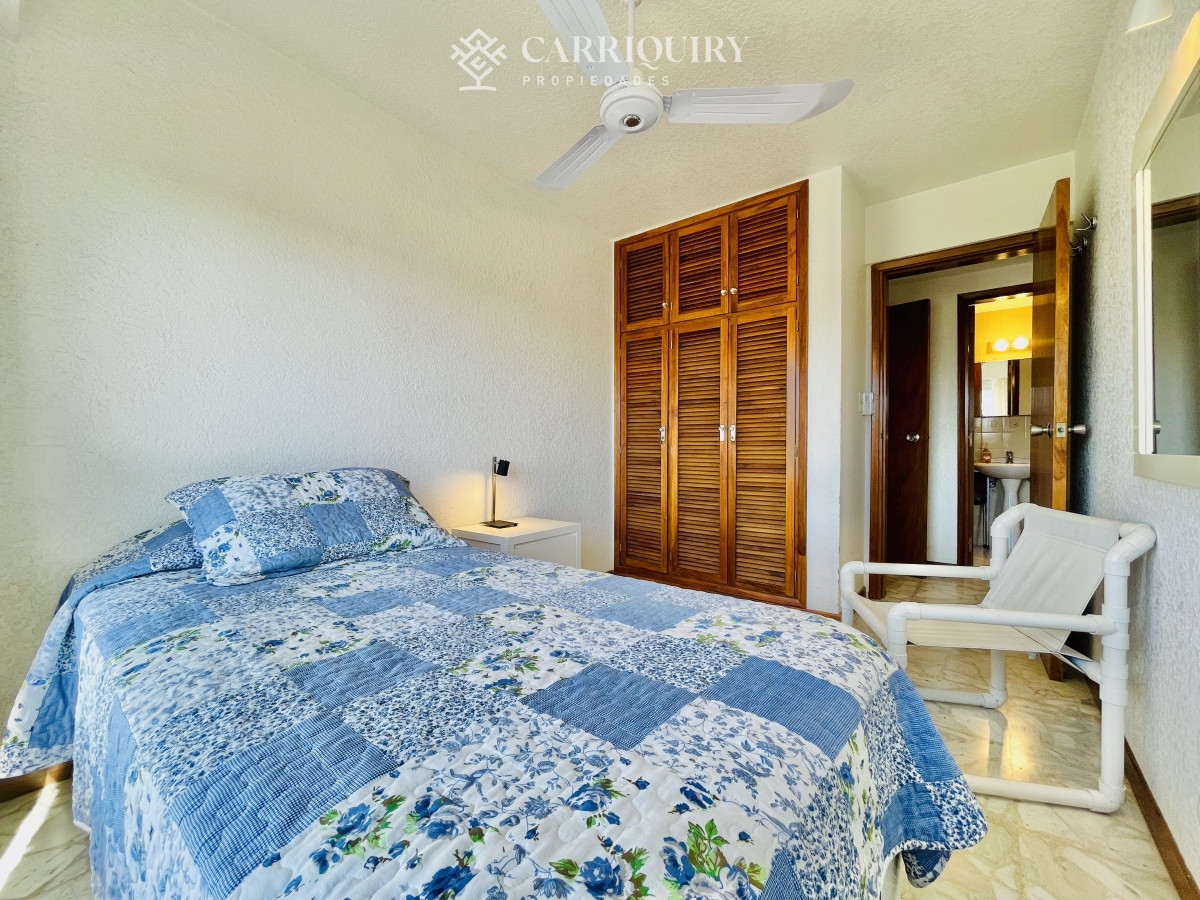 Apartamento ID.6538 - Apartamento de 3 Dormitorios en Playa Mansa con Vista al Mar