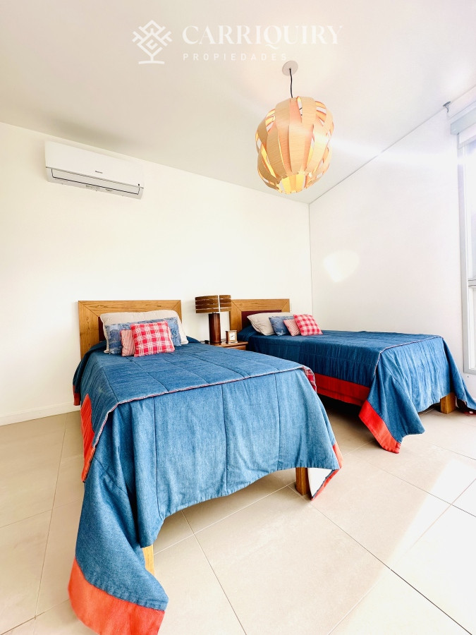 Apartamento ID.7507/Alquiler-temporario-de-apartamento-esquinero-de-tres-dormitorios-más-dependencia-de-servicio-sobre-Playa-Mansa,-Punta-del-Este - Alquiler temporal y anual de maravilloso departamento esquinero en Torre Le Parc, Playa Brava, Punta del Este