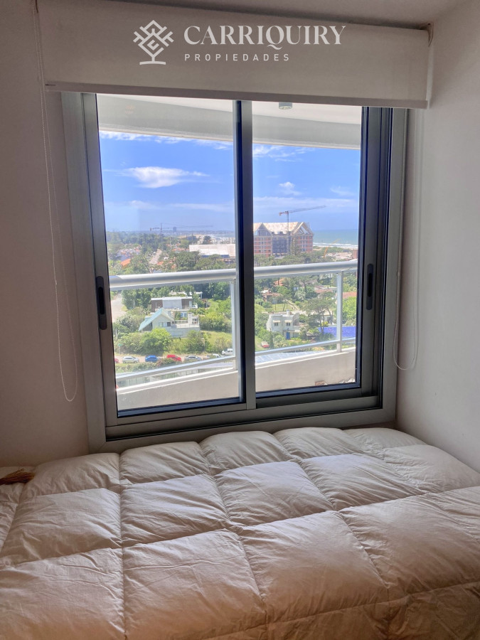 Apartamento ID.10466 - Venta Excelente Apartamento de 2 Dormitorios + Servicio en Brava con Vista al Mar