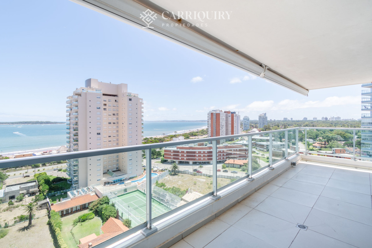 Apartamento ID.5507 - Venta de Excelente Apartamento de 3 Dormitorios con Vista al Mar, Playa Mansa, Punta del Este