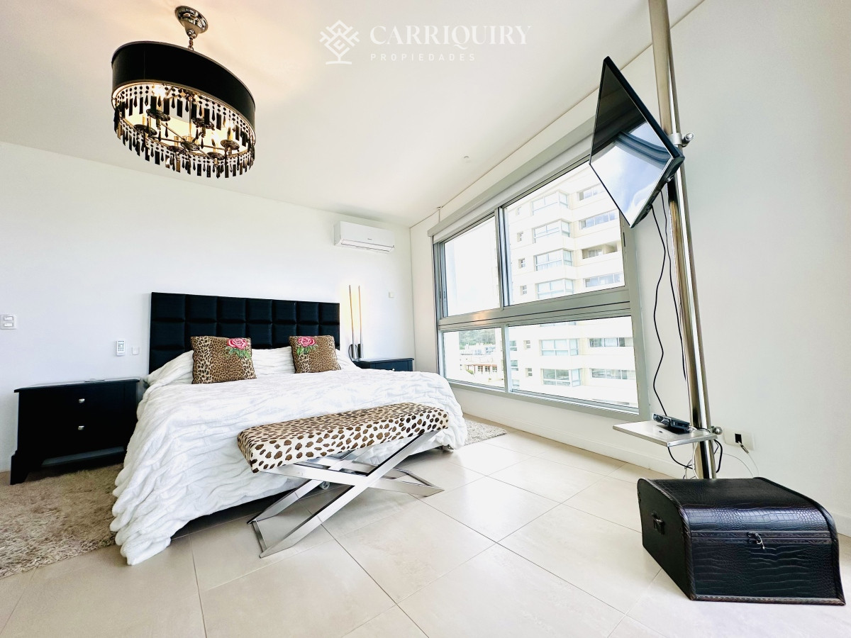 Apartamento ID.7507/Alquiler-temporario-de-apartamento-esquinero-de-tres-dormitorios-más-dependencia-de-servicio-sobre-Playa-Mansa,-Punta-del-Este - Alquiler temporal y anual de maravilloso departamento esquinero en Torre Le Parc, Playa Brava, Punta del Este