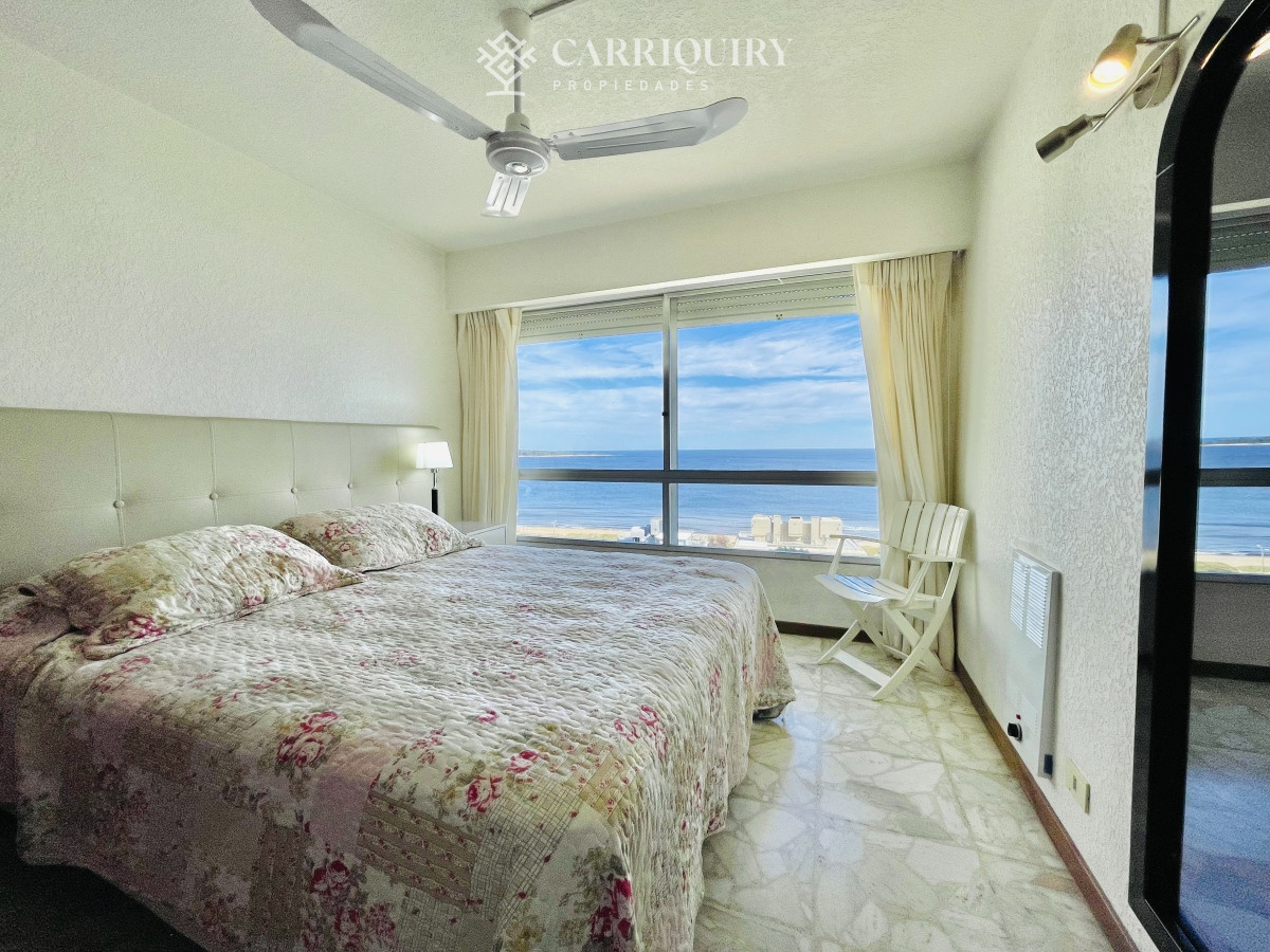 Apartamento ID.6538 - Apartamento de 3 Dormitorios en Playa Mansa con Vista al Mar
