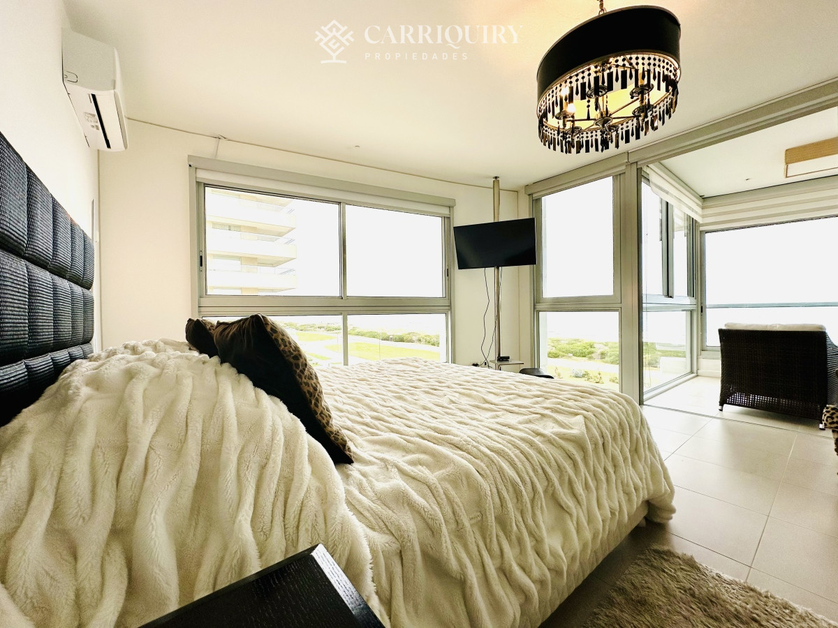 Apartamento ID.7507/Alquiler-temporario-de-apartamento-esquinero-de-tres-dormitorios-más-dependencia-de-servicio-sobre-Playa-Mansa,-Punta-del-Este - Alquiler temporal y anual de maravilloso departamento esquinero en Torre Le Parc, Playa Brava, Punta del Este