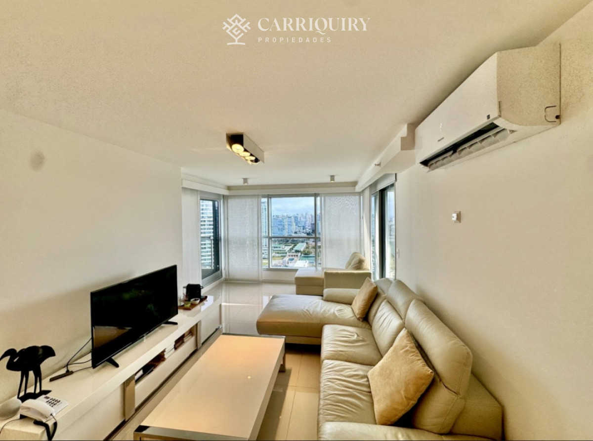 Apartamento ID.10467 - Venta de apartamento de 2 dormitorios más dependencia y parrillero en Playa Mansa
