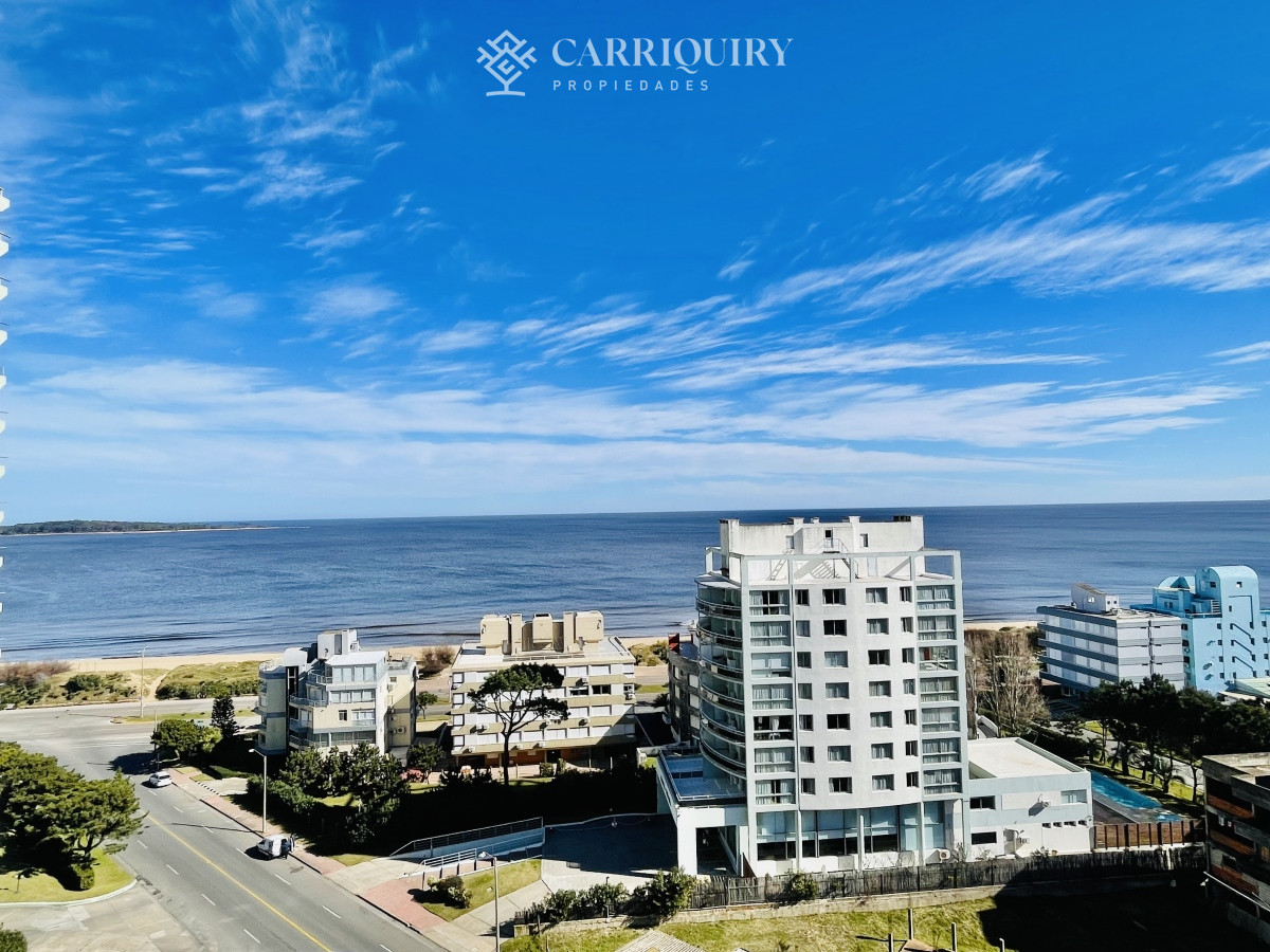 Apartamento ID.6538 - Apartamento de 3 Dormitorios en Playa Mansa con Vista al Mar