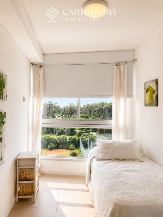 Apartamento ID.7044/Apartamento-en-torre-de-lujo - Venta y alquiler de departamento esquinero de tres dormitorios mas dependencia de servicio, Torre LE PARC, playa Brava. Punta del Este
