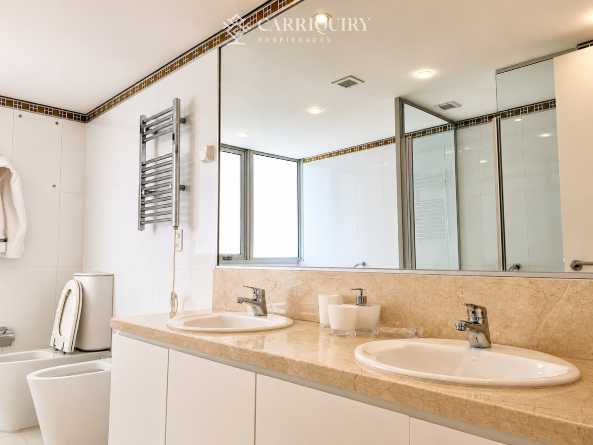 Apartamento ID.7044/Apartamento-en-torre-de-lujo - Venta y alquiler de departamento esquinero de tres dormitorios mas dependencia de servicio, Torre LE PARC, playa Brava. Punta del Este