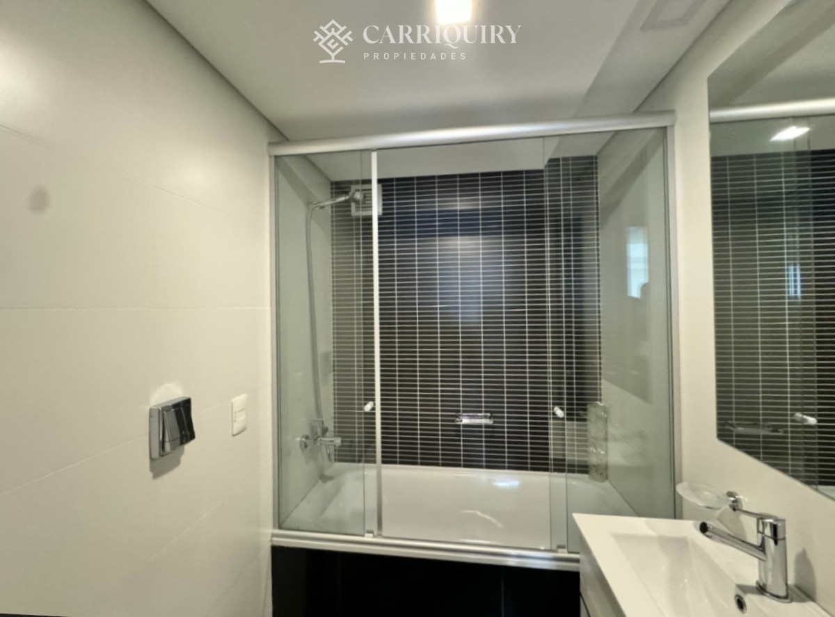 Apartamento ID.10467 - Venta de apartamento de 2 dormitorios más dependencia y parrillero en Playa Mansa