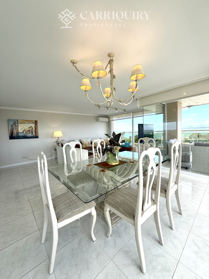 Apartamento ID.8071/APARTAMENTO,-4-DORM- -DEP.-SERV,-PUERTO,-PUNTA-DEL-ESTE,-VENTA-Y-ALQUILER - Alquiler temporario de apartamento esquinero de tres dormitorios más dependencia de servicio sobre Playa Mansa, Punta del Este