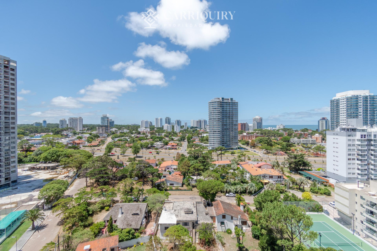 Apartamento ID.5507 - Venta de Excelente Apartamento de 3 Dormitorios con Vista al Mar, Playa Mansa, Punta del Este