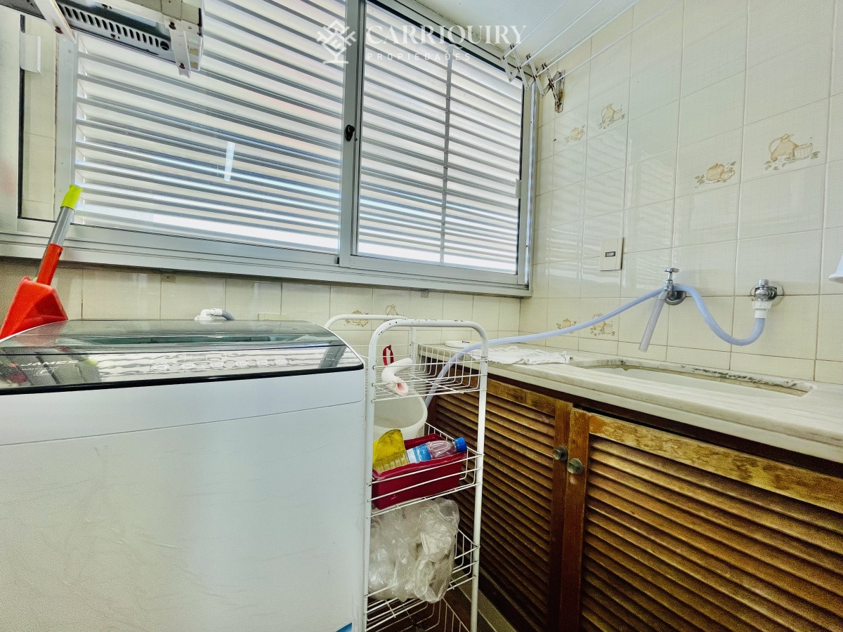 Apartamento ID.6538 - Apartamento de 3 Dormitorios en Playa Mansa con Vista al Mar