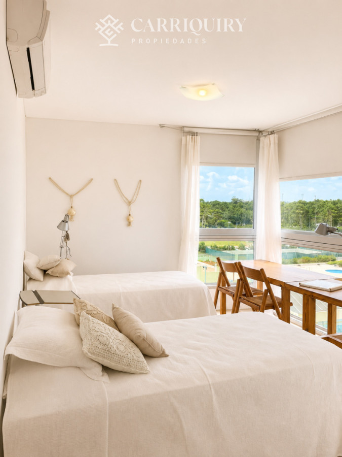 Apartamento ID.7044/Apartamento-en-torre-de-lujo - Venta y alquiler de departamento esquinero de tres dormitorios mas dependencia de servicio, Torre LE PARC, playa Brava. Punta del Este