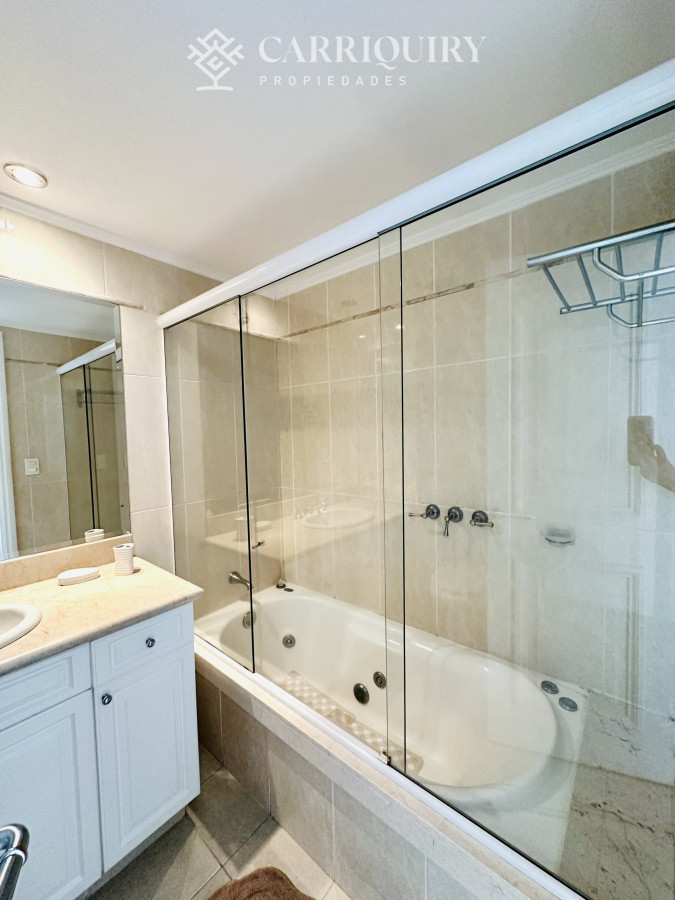 Apartamento ID.8502 - Alquiler temporario de Apartamento de 2 suites sobre Playa Mansa, Primera Línea