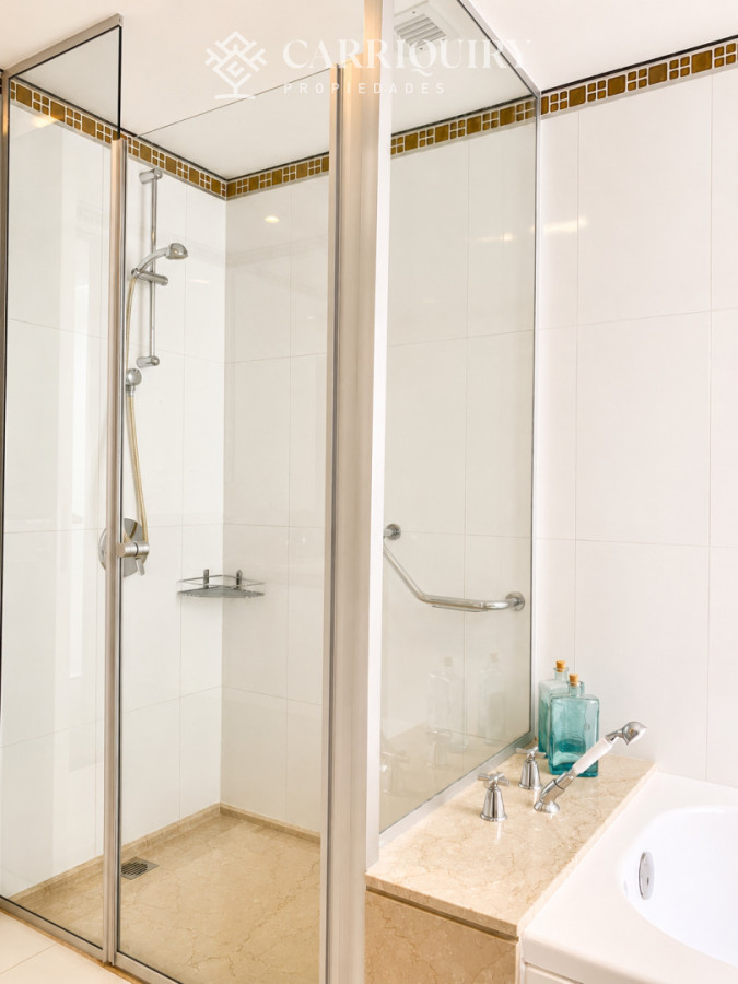 Apartamento ID.7044/Apartamento-en-torre-de-lujo - Venta y alquiler de departamento esquinero de tres dormitorios mas dependencia de servicio, Torre LE PARC, playa Brava. Punta del Este