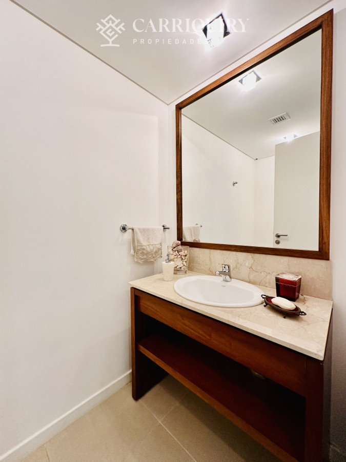 Apartamento ID.7507/Alquiler-temporario-de-apartamento-esquinero-de-tres-dormitorios-más-dependencia-de-servicio-sobre-Playa-Mansa,-Punta-del-Este - Alquiler temporal y anual de maravilloso departamento esquinero en Torre Le Parc, Playa Brava, Punta del Este