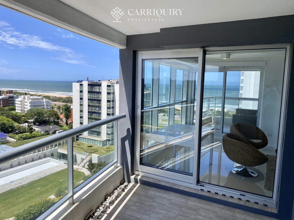 Apartamento ID.10466 - Venta Excelente Apartamento de 2 Dormitorios + Servicio en Brava con Vista al Mar